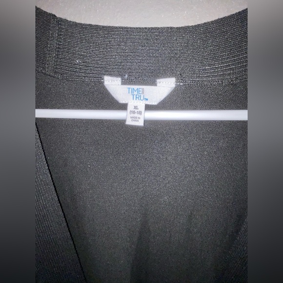 2 XL CARDIGANS - Picture 5 of 11